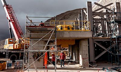 Secondary crusher structure installation