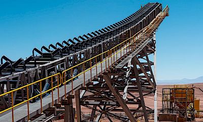 Conveyor belt from secondary crusher to stockpile: Cable rack installation work
