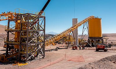 Agglomeration plant: Conveyor belt installation work from the flake breaker to the surge bin