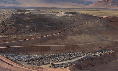 Panoramic view of the Lindero deposit and stockpile