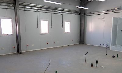 Assay lab: Wet process room