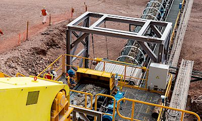 Primary crushing circuit commissioning with ore